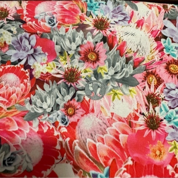 Lululemon Wunder Under Crop Legging in Flowabunga - Picture 6 of 6